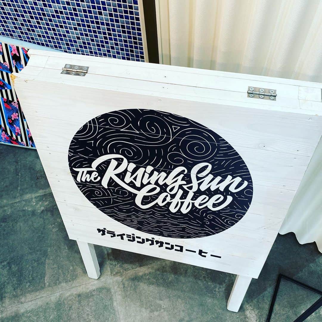 増田修一朗さんのインスタグラム写真 - (増田修一朗Instagram)「念願の憲二兄さんのコーヒー旨し！  #増田修一朗 #坂口憲二 #ザライジングサンコーヒー #therisingsuncoffee #latte_art」9月23日 13時15分 - shuichiro_masuda