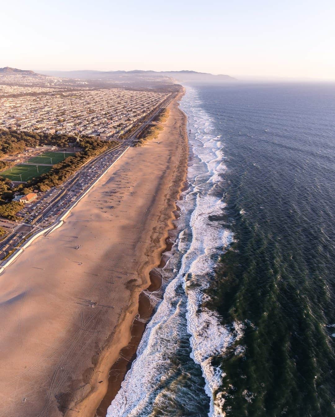 National Geographic Travelさんのインスタグラム写真 - (National Geographic TravelInstagram)「Photo by @tobyharriman / Captured via helicopter in November 2015, this is Ocean Beach in San Francisco. Living nearby, I’ve spent lots of time on this beautiful stretch of the coast. I heard it’s been much busier than usual because of the pandemic, and it has faced constant closures and restrictions. Follow @tobyharriman for more. #SanFrancisco #California」9月23日 13時09分 - natgeotravel