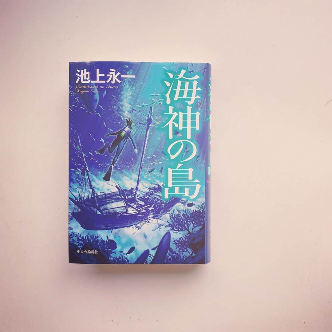 大手小町さんのインスタグラム写真 - (大手小町Instagram)「池上永一先生、新刊です！ こちらのインタビューもぜひ^_^ https://www.yomiuri.co.jp/komachiplus/20th/20191025-OYT8T50036/  #otekomachi #大手小町 #池上永一 #海神の島 #読書女子 #読書記録 #読書ノート #中央公論新社」9月23日 13時26分 - otekomachi