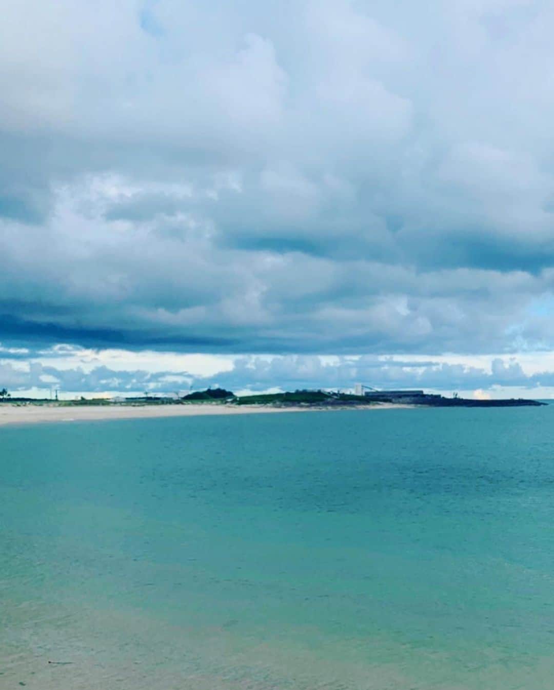 YASTIN さんのインスタグラム写真 - (YASTIN Instagram)「人生初沖縄🏖 天気良くない日もあったけど、それでもやはり海メチャクチャ綺麗でした♪ ・ ・ ・ #沖縄旅行 #沖縄 #okinawa #okinawajapan #美らsunビーチ #beachresort #リゾート #🏖」9月23日 13時30分 - yastin0109