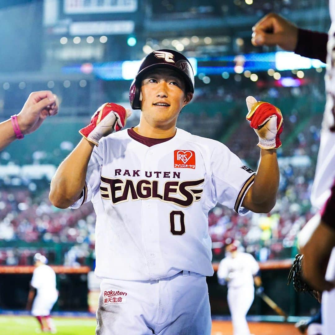 東北楽天ゴールデンイーグルスさんのインスタグラム写真 - (東北楽天ゴールデンイーグルスInstagram)「⚾️ ⚾️E 5-3 M⚾️ 投打が噛み合ってイーグルス4連勝‼️‼️‼️‼️ 先発の涌井選手が5回までパーフェクトピッチング、 7回4安打3失点7奪三振でハーラートップの9勝目👑✨ 決勝打は同点の7回に今日も浅村選手が28号2ラン‼️‼️ 小深田選手は2回のチャンスで先制タイムリー☝🏼 田中選手は2点タイムリーとスーパーキャッチ✨✨✨ 牧田選手は今日も無失点で37試合で防御率1.25👍🏼 最後はブセニッツ選手が締めて14セーブ目💪🏼 #rakuteneagles #NOWorNEVERいまこそ #日本一の東北へ #涌井秀章 #浅村栄斗 #鈴木大地 #田中和基  #小深田大翔  #写真もイープレで」9月23日 22時54分 - rakuten_eagles