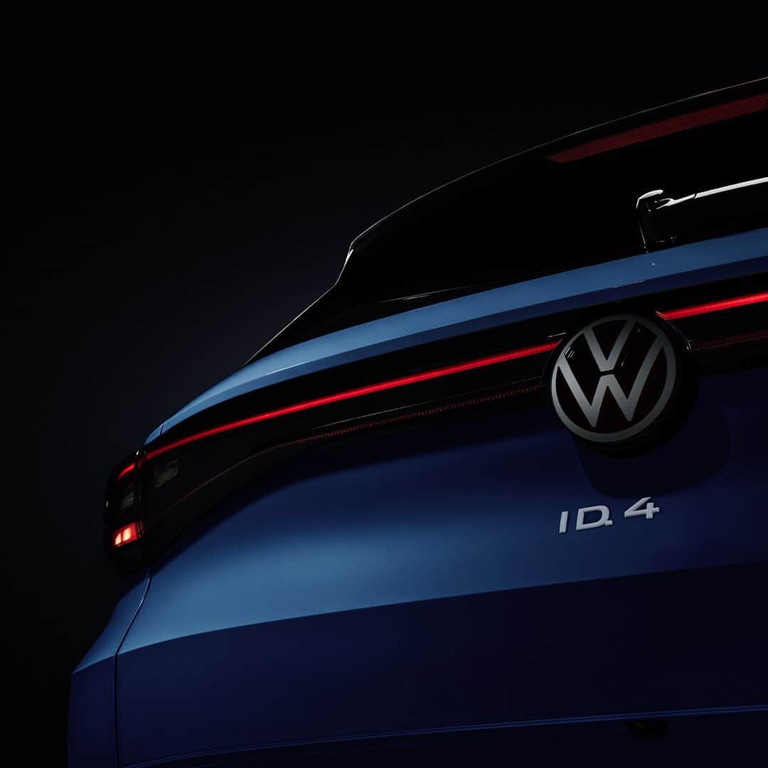 Volkswagen USAさんのインスタグラム写真 - (Volkswagen USAInstagram)「⚡️ Electricity is in the air. Join us at 11am ET as we reveal the first all-electric SUV from Volkswagen: Link in bio.」9月23日 23時00分 - vw