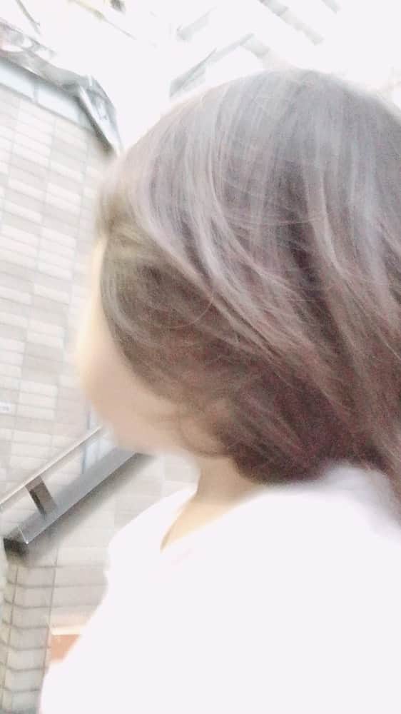 那須久美子のインスタグラム：「歯医者さんになりたい🦷 みんなを守る歯医者さん✨ でも。。。勉強は嫌っっ🤣💦  #2歳4ヶ月　#突如語り出した夢 #将来の夢　#歯医者さん #お腹を守る歯医者さん？？？ #お医者さんでは？？ #意志固め　#画像悪いけど成長記録として保存📲」
