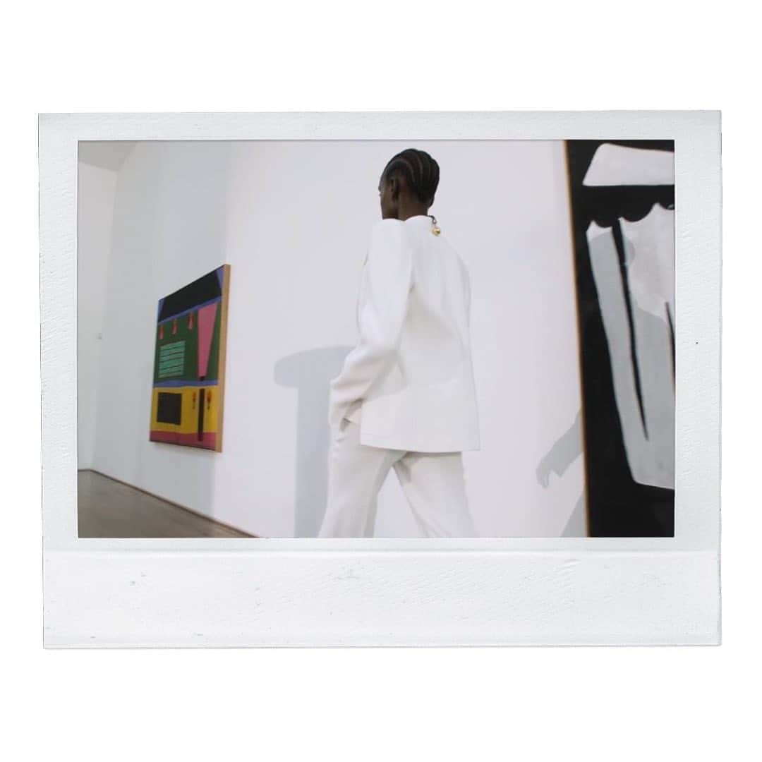 のインスタグラム：「Girls on film #VBSS21   Watch the digital presentation on IGTV and victoriabeckham.com」