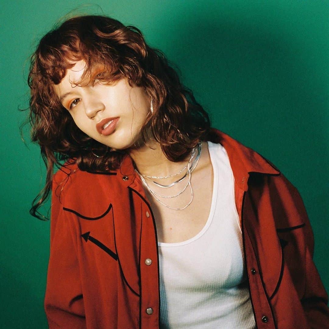 UlalaGirlのインスタグラム：「@mr.saturday.jewelry 2020 F/W look🤘🏼💎  シンプルなジュエリーだからこそ、いろんな可能性がある。  私の頭の中にあるイメージを現実のものにしてくれた素晴らしいチーム、ありがとう🙏  THE BEAT TEAM  Make @nnkmakeup  Styling @mainaiimura  Photo @kunomirei   MODELS @sunny_only1  @lalazima_  @kurotaki__eka」