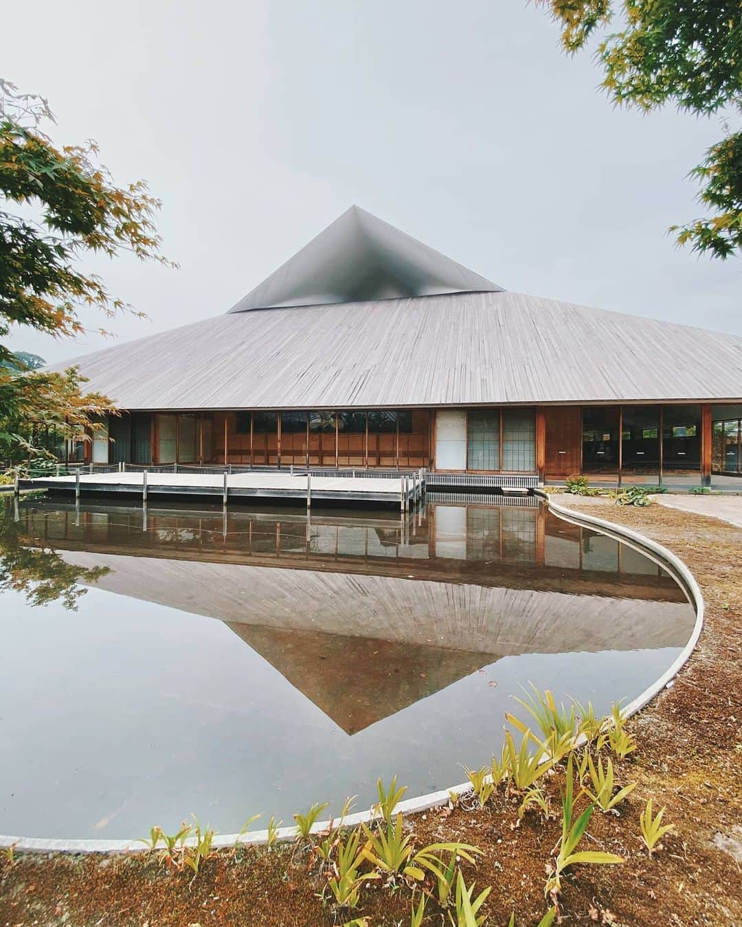 福田洋昭のインスタグラム：「Not all town halls are created equal. The perfect blend 😍 #Japan #Architecture #Tradition #Modern #NaoshimaTownHall」