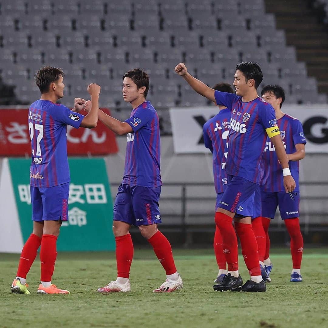 FC東京オフィシャルグッズさんのインスタグラム写真 - (FC東京オフィシャルグッズInstagram)「✊✊✊ 🔵🔴 #FULLTIME #TokyoCOsaka  2020明治安田生命J1リーグ第18節 #FC東京 2-0 #セレッソ大阪  後半のディエゴ＆アダのゴールで一気に突き放す!!✊✊✊🔵🔴  全員が最後まで戦い続け、ホームで完封勝利を掴み獲りました!!!!!🔵🔴 @fctokyoofficial  #STAYWITHTOKYO #FC東京 #fctokyo #tokyo」9月23日 23時21分 - fctokyoofficial