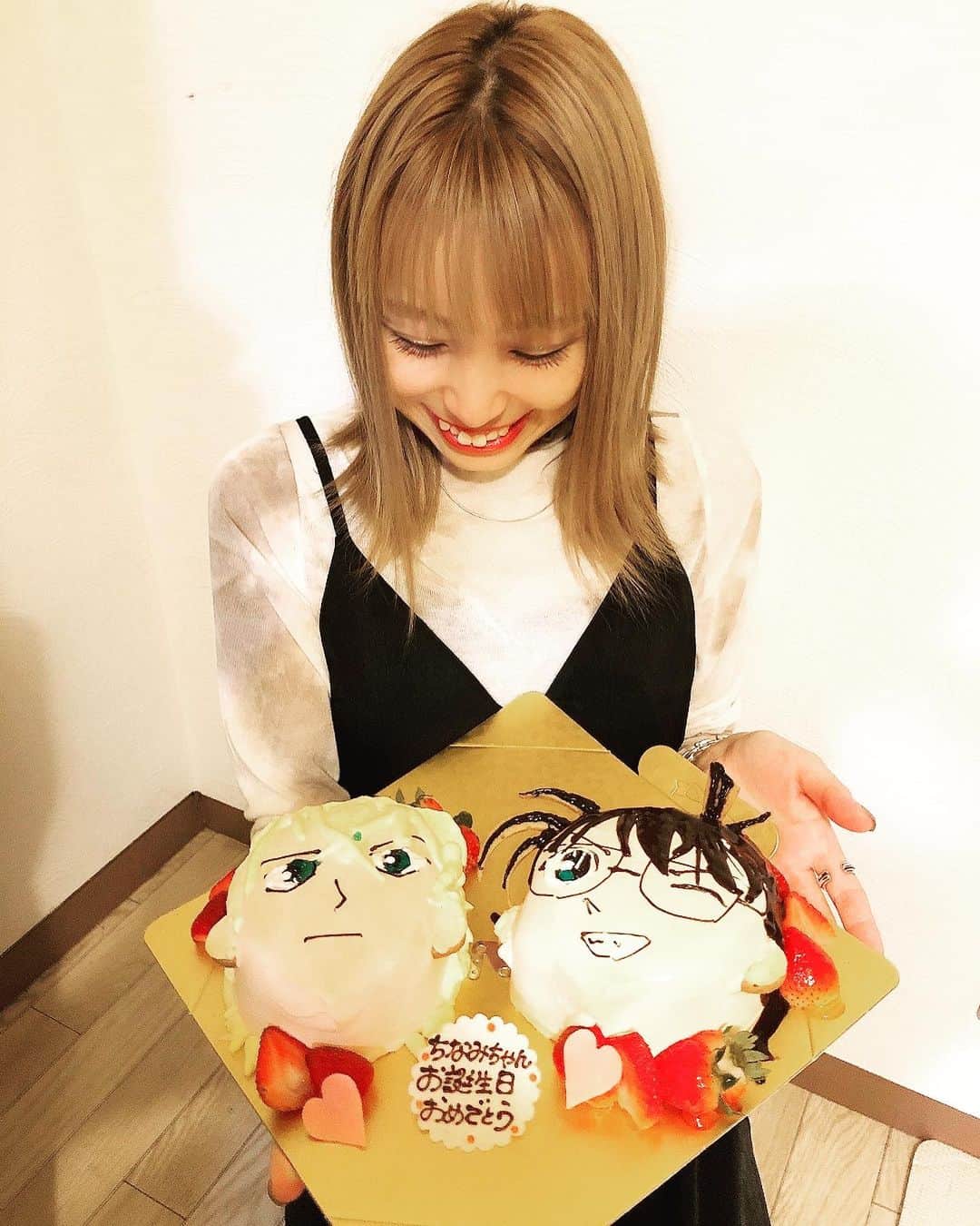 BLADeのインスタグラム：「マイハニーが 26歳の誕生日でした。 エロ楽しい一年にしてください。」
