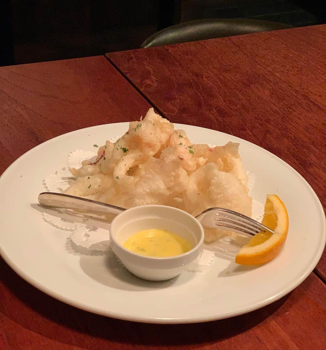 駒田奈美さんのインスタグラム写真 - (駒田奈美Instagram)「・ ・ ・ 『スペイン料理』 ・ ・ 友達とスペイン料理を食べに♪ ・ ・ 素材にこだわったお料理〜 ・ ⭐︎天然活〆真鯛のカルパチョと 有機野菜のサラダ ⭐︎白イカのフリット ⭐︎フレッシュポルチーニ茸のプランチャ ⭐︎真蛸の炊き込みご飯 ・ ビオワインと共に♡ ・ ・ 美味しくいただきました^ ^ ・ ・ ・ #駒田奈美#オスカープロモーション#アラフィフ#スペイン料理#スペイン#ワイン#友達#ご飯#新宿サウダージ#隠れ家レストラン」9月23日 23時25分 - nami.komada