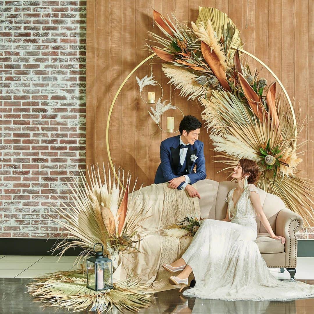 楠ダニエルのインスタグラム：「この装飾がほんまドタイプでした☺️🍁 ﻿ 新婦役は、はじめましての @elliebean_x  ちゃん  20歳のお嫁さん👰 歳が10個も離れていて 内心ドキドキの撮影でした。笑　  はやく成人のお祝いしなきゃね😉  ﻿ @pegasus_candle さん @wedding_oneoly さん  本当にお世話になりました😊😊 ﻿ ﻿ ﻿ ﻿ #model#スーツ#freemodel#洋装#新郎新婦#オフショット #メンズモデル#フリーモデル #suit #freelance#photo#bridal #フリーランスモデル#笑顔#モデル#撮影#タキシード #tuxedo #workout #wedding #ウェディングドレス #前撮り#hot#shootingday #イケメン#japanese #studio #ブライダル#ウエディング#結婚」