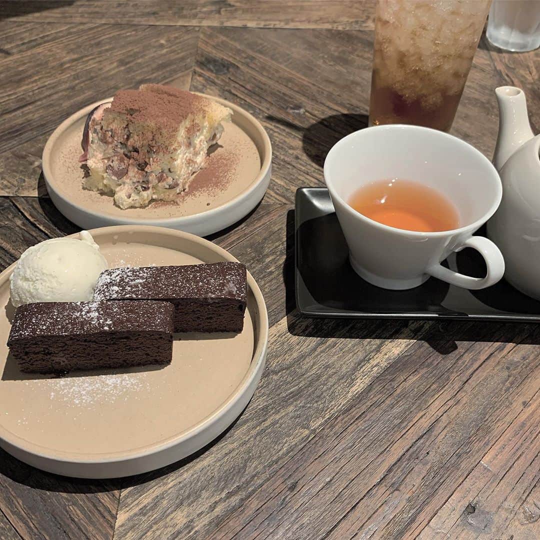 夏目一花さんのインスタグラム写真 - (夏目一花Instagram)「この前いったなんかお洒落なカフェ！！！  1200円でケーキとドリンクのセットですごい美味しかった、、、またいきたいな、、、  #表参道カフェ #原宿カフェ #渋谷カフェ」9月23日 23時35分 - natsume_me__
