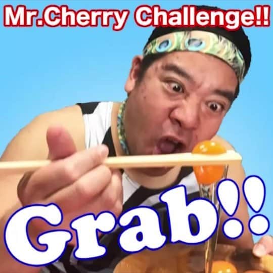 のインスタグラム：「【Fastest time to move 5 egg yolks with chopsticks】 Carry quickly with chopsticks while feeling a hose🥢🍳  水曜日のチェリーチャレ🍒 箸でエッグムーブチャレンジ 世界記録は51秒61 箸使いのギネス世界記録保持者です 黄身割らずにチェリームーブ #guinnessworldrecord #Challenge #mrcherry #officiallyamazing #ギネス世界記録 #チェリー吉武 #チャレンジ #🍒」