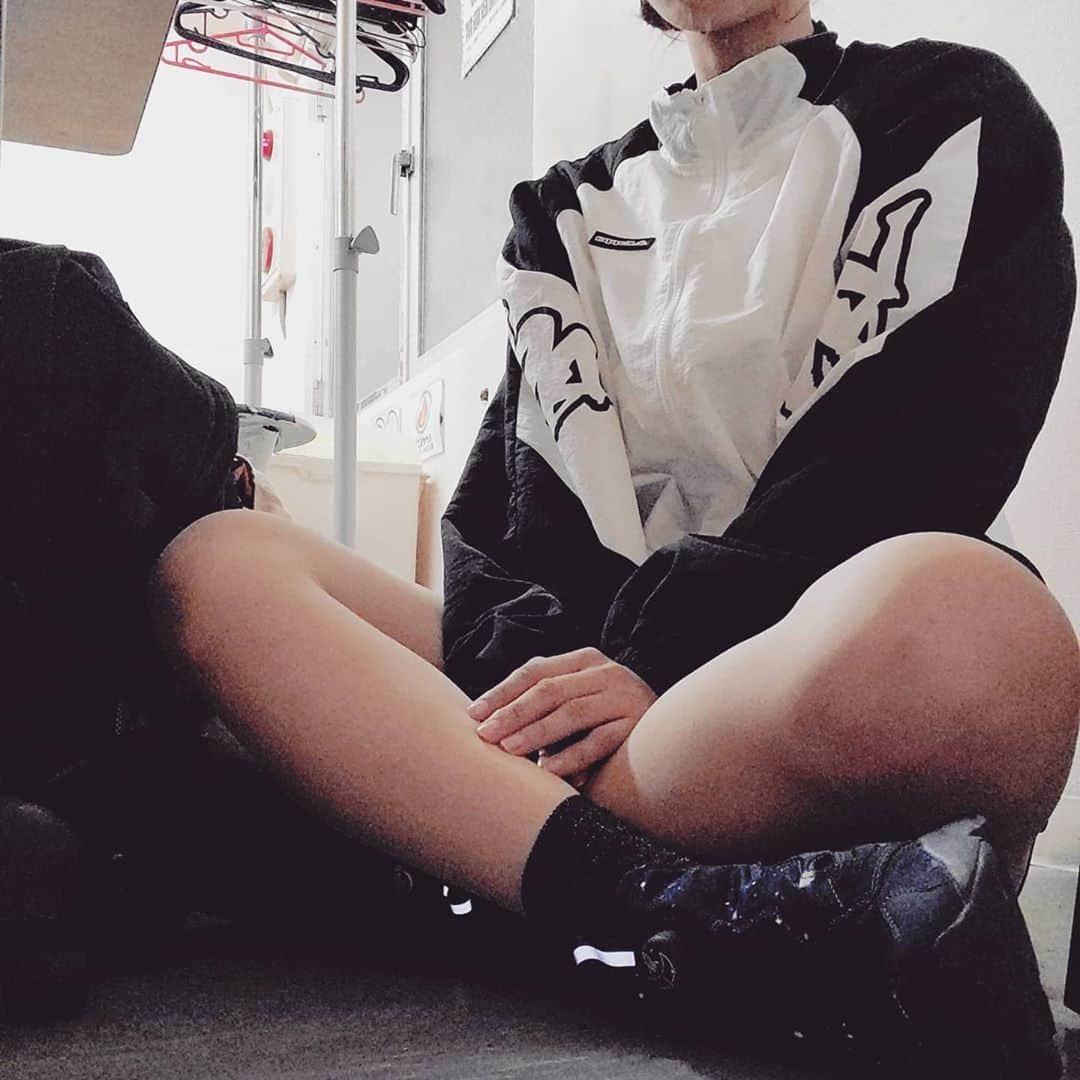 椎原えみのインスタグラム：「2020.09.23.wednesday . . .  なやんで、さがして、みとめて、みつけて。 . . . #民族ハッピー組  #椎原えみ #美脚女子 #美脚 #followｍe #脚フェチ #足フェチの皆様お待たせしました  #足フェチ  #モデル #アイドル  #あしすたぐらむ #あしたすたぐらまー #脚フェチの皆様お待たせしました #legs #水泳 #beautifullegs #japaneseidol #japanesegirl #えみあし #beautiful #photomodel #photography #Japan #girl  #kappa #Reebok #高身長女子 #ストリート系女子 #model  #cute」
