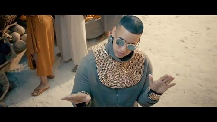 ダディー・ヤンキーのインスタグラム：「“NO SE DA CUENTA” ya en la calle 🛣 DIME  @ozuna 🐻 combinación que nunca falla ! #NoSeDaCuenta #Dy #ozuna @mrmarlonp @pinarecords1」