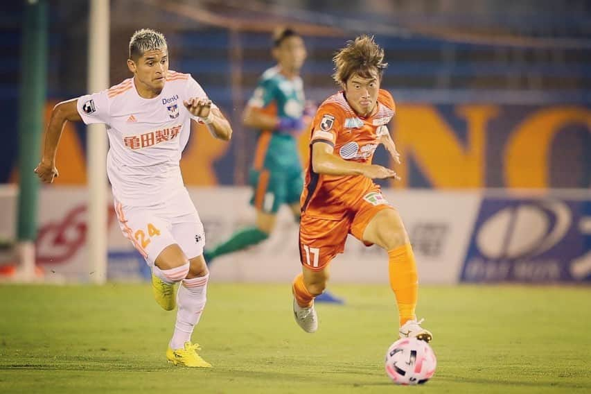 愛媛FCさんのインスタグラム写真 - (愛媛FCInstagram)「Today's match result🍊 愛媛 0-0 新潟 DRAW👊😞  次節は、すぐ！ 🗓9/26（土）19：00 🏟#ニンジニアスタジアム 🆚#ツエーゲン金沢  One today is worth two tomorrow.  引き継ぎご声援を宜しくお願い致します🍊  #dazn  #Jリーグ #明治安田生命j2リーグ  #ehimefc  #愛媛fc」9月24日 0時03分 - ehimefc12