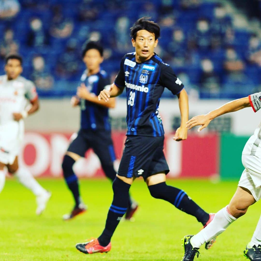 渡邉千真のインスタグラム：「連勝🔵⚫️ . この調子を続けてみんなで頑張っていこう💪 . #gambaosaka  #ガンバ大阪  #渡邉千真」