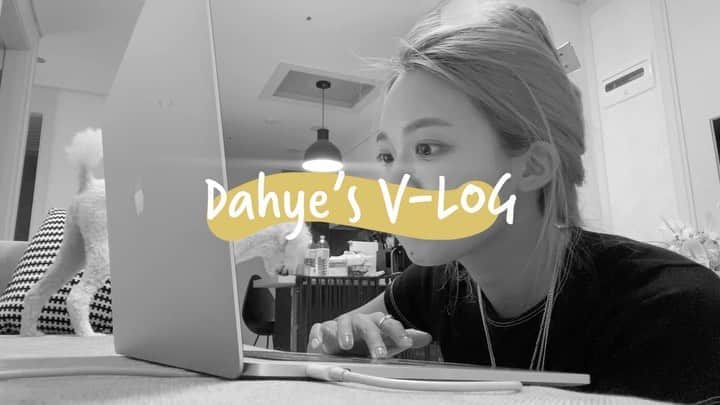 キム・ダヘのインスタグラム：「내일 저녁 8시? 🤍」
