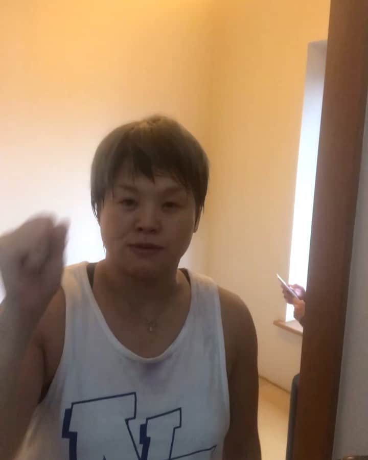 高橋奈苗のインスタグラム：「今日もやりきりました‼️ 自分のあしたは自分のあしで創るのだ  歩けなくて泣いて諦めてたところからここまで来れました…😂支えてくださる方々に感謝…  A problem is a chance for you to do your best.  困難とは、ベストを尽くせるチャンスなのだ。　  ーーーーー  さぁ、台風はくるのかな…🌪 パッションで吹き飛ばしますよ！ 本日は新宿大会。 本日からグッズのサイン入れ、2ショットポラ解禁です✨いらしてくださる皆さん、是非に。 私は試合前、試合後に売店にいると思います(^^)  #高橋奈七永 #SEAdLINNNG #プロレス #トレーニング #感謝」