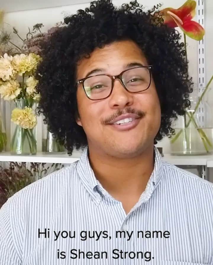 Warby Parkerのインスタグラム：「🌼 Contest Alert! 🌼 @sheanstrong is a florist and a teacher. He takes the most delicate materials and creates everything from architectural arrangements to impressive living landscapes. Inspired by the soft, rectangular geometry of the Caleb frame, a Studio Edition debut, he crafted a lush arrangement out of anemones, hellebores, and French tulips.   Getting inspired? Show us how you're getting creative in your space with your Warby Parker frames by posting a photo or video and tagging @warbyparker—we'll choose 5 random winners to receive a pair of frames from our new Studio Edition, along with a custom piece by one of the 5 creatives we worked with to bring the collection to life.  . . . . . No purchase necessary. 50 U.S./DC, 18+. Enter by 9/28/2020 at 11:59 A.M. ET. See official rules at warby.me/33c37LJ for details. Void where prohibited.」