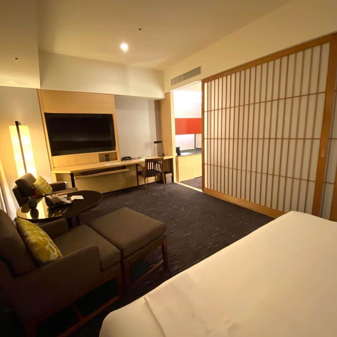 戸賀敬城さんのインスタグラム写真 - (戸賀敬城Instagram)「「水簾」で天ぷらからの、 ザ・キャピトルホテル東急にstayしておりました。 この夏、どこも行けなかったからね。 歩いてもいける、一番行きたかったホテル。 いい連休最終日になりました。  https://ameblo.jp/togablo/entry-12626881898.html  #ザ・キャピトルホテル東急 #キャピトルホテル東急  #水簾  #天ぷら #thecapitolhoteltokyu  #capitolhotel  #capitolhoteltokyu  #tempura  #togacci  #hirokunitoga  #戸賀敬城  #トガッチ  #メタバリアプレミアムex」9月23日 15時26分 - togacci53