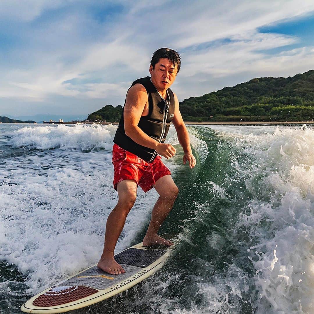 のインスタグラム：「#wakesurfing #setouchi #プロにとってもらったシリーズ #ウェイクサーフィン少しだけ出来る様になった」