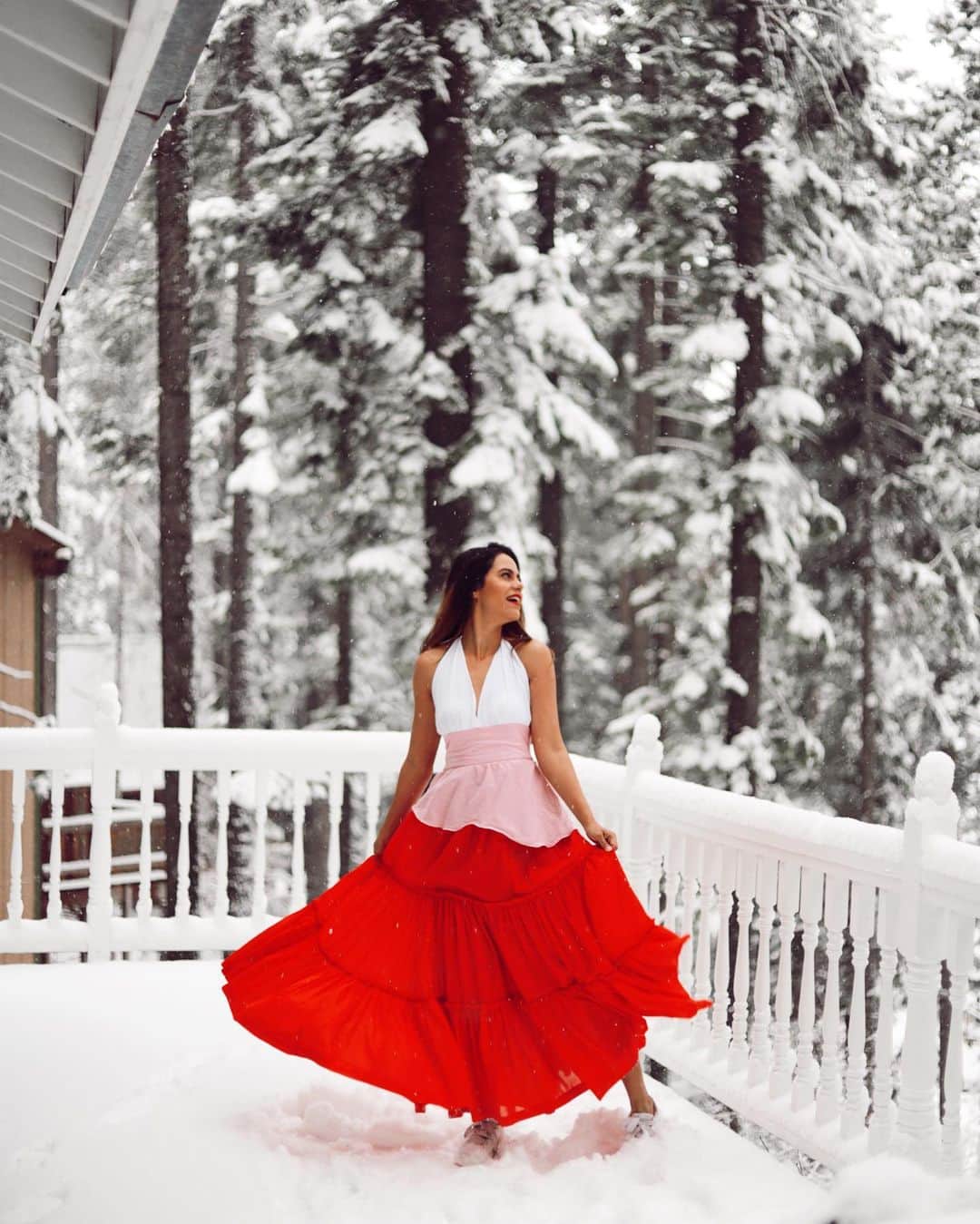 Aakriti Ranaさんのインスタグラム写真 - (Aakriti RanaInstagram)「Aakriti *Twirling in a dress outside in the snow* Mom- Tujhe thand nahi lagti? Aakriti- When I am shooting toh nahi lagti. Mind is occupied.  Mom- Haan fashion ke chakkar mei kisi ko thand nahi lagti ! 😂😂😂😂 Hearing this ever since m a kid 😂 Have you also heard this?  Get this cotton outfit from my CANDYLAND collection in collab with @baariqiofficial ! www.baariqi.com  ———————————————————— #Snow #travelphotography #outfit #outfitinspiration #wanderlust #woods #yosemite @yosemitenps #winterwonderland」9月23日 16時12分 - aakritiranaofficial