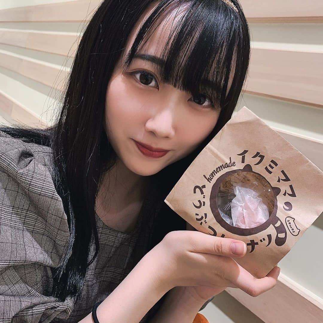 友野希美のインスタグラム：「好きなブタと猫を買いました！#イクミママのどうぶつドーナツ #ミスコン　#ミスコレ #ドーナツ　#ぶた #猫　#黒髪」