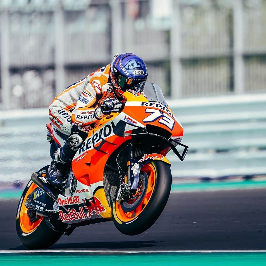 レプソル・ホンダのインスタグラム：「It’s Wednesday, so we wheelie. #WheelieWednesday ⠀⠀⠀⠀⠀⠀⠀⠀⠀ @snapon_uk」