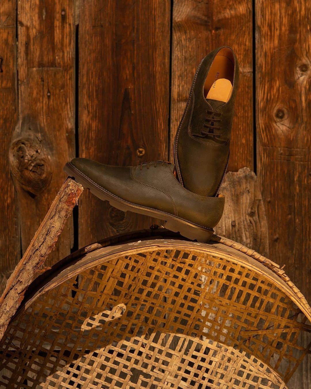 ジョンロブのインスタグラム：「A sleek Oxford-derby hybrid featuring our fully waxed suede – Milton boasts a versatile silhouette that will easily transition on to the upcoming Fall season. . #johnlobb @wurlidaps」