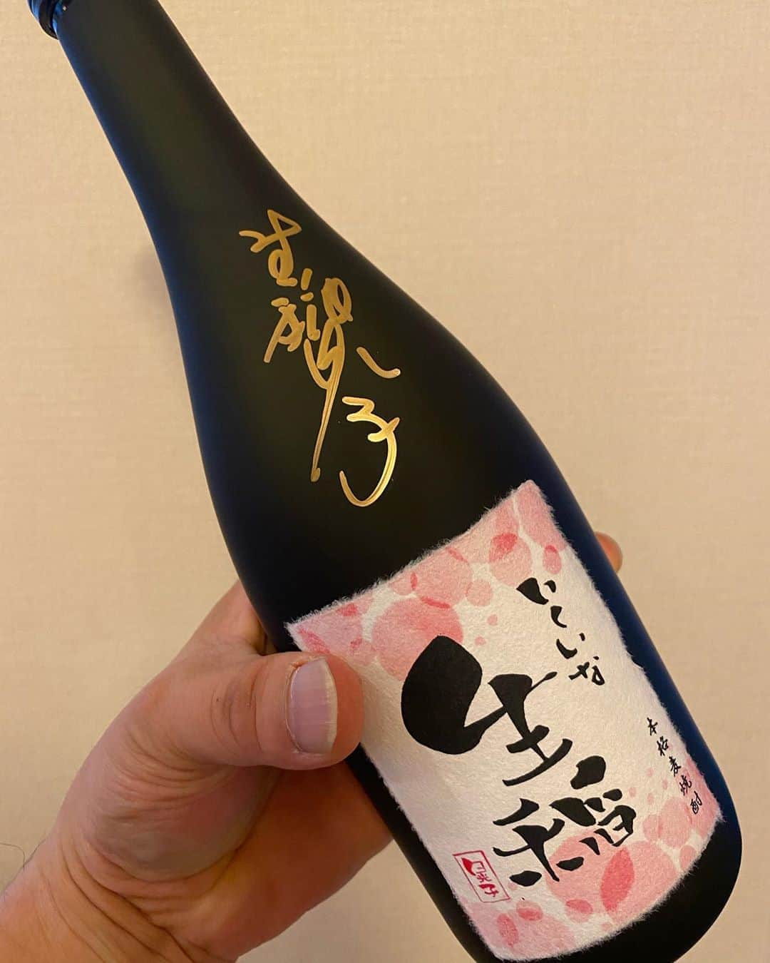 カンニング竹山さんのインスタグラム写真 - (カンニング竹山Instagram)「生稲さんにもらった！生稲さんな焼酎！ いいだろ^_^」9月23日 17時12分 - cunningtakeyama