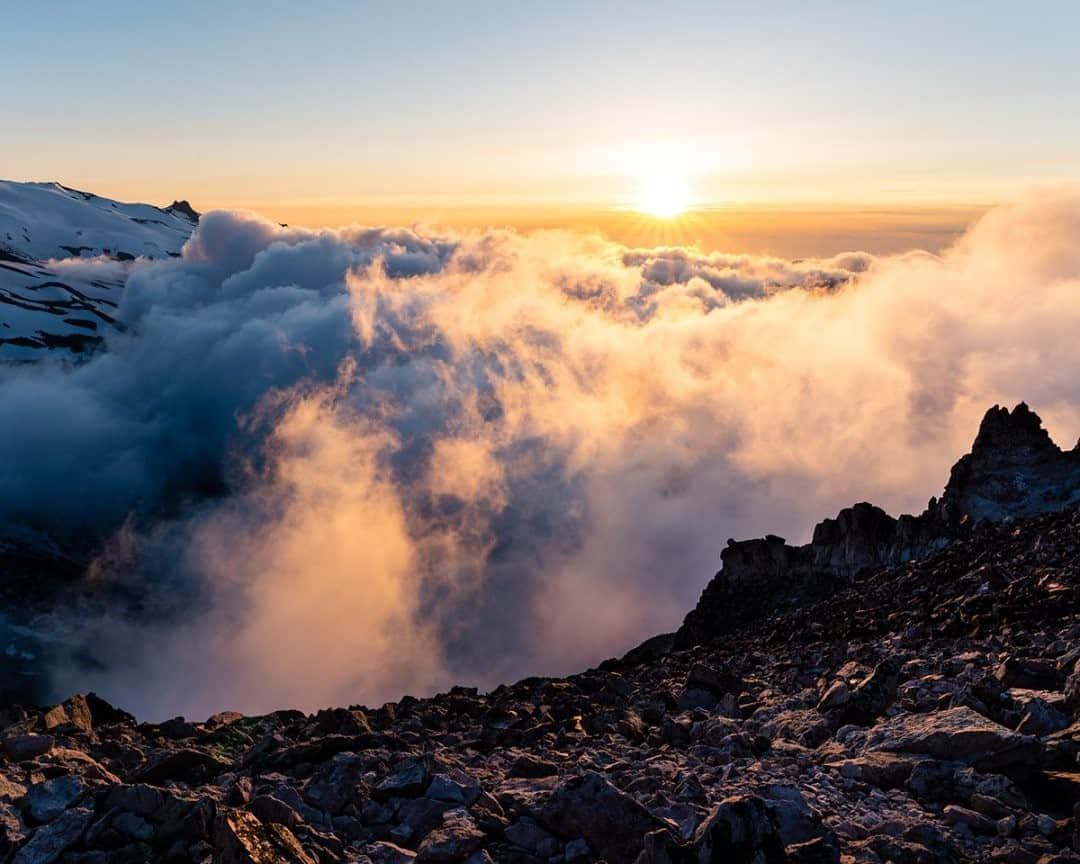 National Geographic Travelさんのインスタグラム写真 - (National Geographic TravelInstagram)「Photo by @stephen_matera / Low clouds hover around the Central Cascades at sunset. Because of their proximity to the Pacific Ocean and Puget Sound, low clouds like these are common on the west slope of the Cascade Range. As the evening wears on, the air cools and the clouds will often sink into the valleys, allowing the higher peaks to rise above.  Follow me @stephen_matera for more images like this from Washington and around the world. #centralcascades #washington #marinelayer」9月23日 17時08分 - natgeotravel