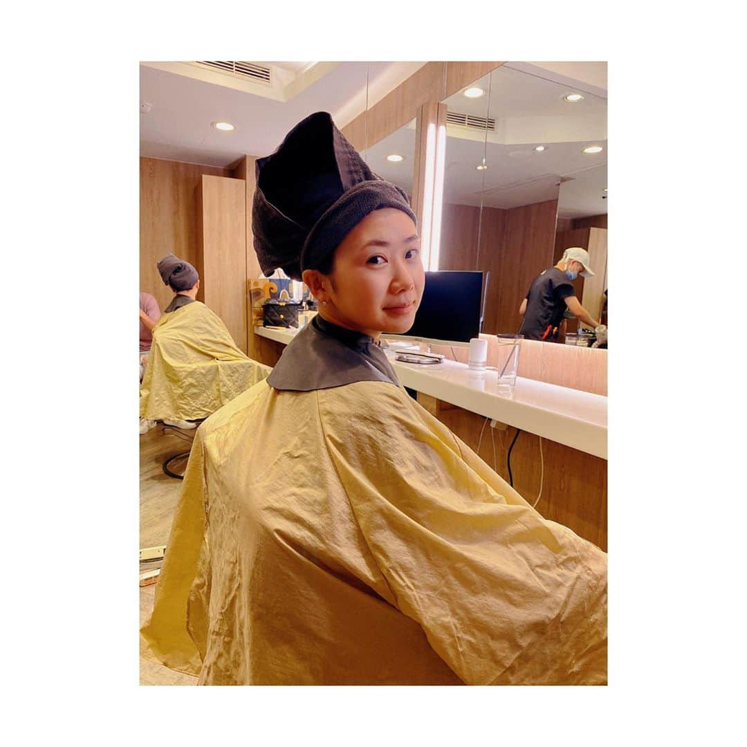 福原愛さんのインスタグラム写真 - (福原愛Instagram)「ついに念願の30cmヘアードネーションをしてきました💇🏻‍♀️ 選手のときは結果として皆さんに恩返しができたけど、ひとりの人間になった私に何ができるんだろうと思い、今の私が 「世のため人のために出来ること」として思いついたのがヘアードネーションでした。 私ひとりの髪の毛では少ししかお役に立てませんが、これからも私にできることを微力ながら続けていきたいと思います。 誰かの力になることを祈って✨  #わーきゃー言いながら撮った動画もあるのでまたアップします！  之前還是職業選手的時候 都是用成績來報答照顧培訓我的人 現在不是桌球選手的我 也希望可以為了別人做什麼 所以目前我第一個想剪頭髮 希望我的雖然一個人份一點點的頭髮 可以幫助別人 給別人的力量 我們一起加油💪🏻 #ヘアドネーション #捐頭髮 #黑髮 #大家一起加油 @131sandy 謝謝sandy姐❤️」9月23日 17時20分 - aifukuhara9113