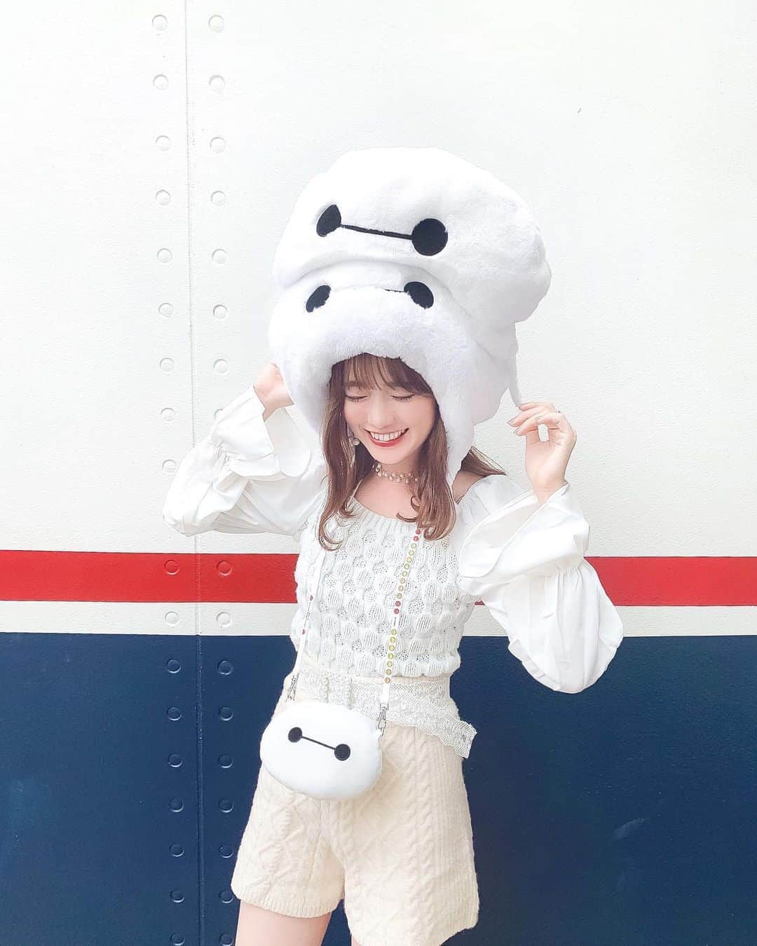 Kanaのインスタグラム：「ㅤ ㅤ ʙᴀ-ʟᴀ-ʟᴀ-ʟᴀ ( •ー• )( •ー• )❤️ ㅤ ㅤ ㅤ ㅤ ファンキャ2個被りっ✌🏻 ㅤ ファンキャはふわふわもふもふ コインケースはふわふわもちもちで どっちも癒されるよ☁️🤍 ㅤ ㅤ ㅤ ㅤ ㅤ ㅤ ㅤ #kana_disney #kana_disneybound ㅤ #東京ディズニーリゾート #東京ディズニーシー #ディズニーシー #ディズニーバウンド #ベイマックスバウンド #ディズニーコーデ #ベイマックス #ファンキャップ #ホワイトコーデ #ニットコーデ #tokyodisneyresort #tdr #tokyodisneysea #tds #bighero6 #baymax #disneybound #baymaxbound」