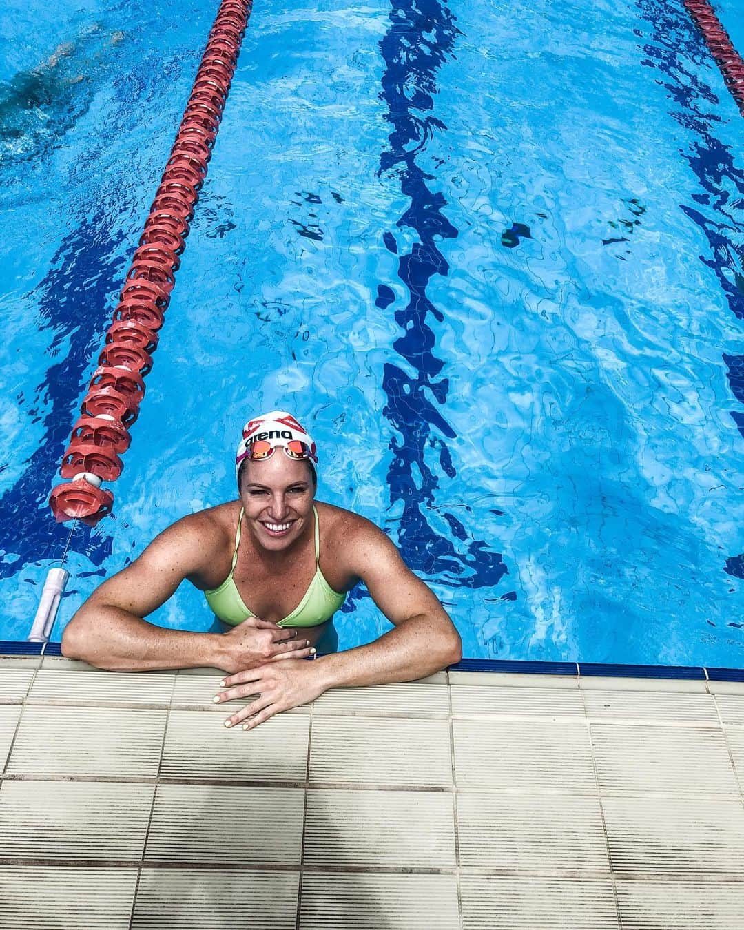 エミリー・シーボームのインスタグラム：「Spring has sprung  #sunshine #swimming #athlete #training #water」