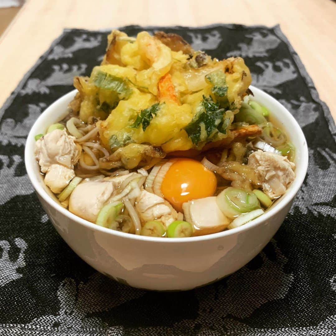 Gたかしさんのインスタグラム写真 - (GたかしInstagram)「そばに具材を盛りすぎて、スタ丼みたいになってもうた」9月23日 17時34分 - g_takashi.kinkin