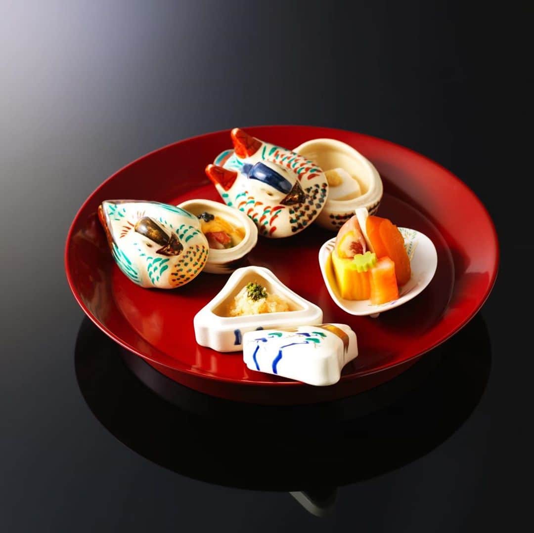 The KAMAKURA WEDDINGさんのインスタグラム写真 - (The KAMAKURA WEDDINGInstagram)「『隠れ里車屋』老舗の日本料理店ならではご披露宴は旬の食材と、彩り豊かな祝膳でご親族にも安心のおもてなし」9月23日 17時53分 - thekamakurawedding