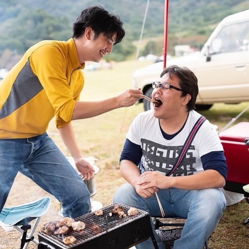 キャンプ情報サイト［ランタン］さんのインスタグラム写真 - (キャンプ情報サイト［ランタン］Instagram)「CAMP SMILE STYLE ／ グループ飯の定番！鍋パーティーは 家で楽しむだけではもったいない！ ＼ いろんなキャンパーのキャンプスタイルを現地取材と一般キャンパーからの投稿で数多く掲載してます。 . . 詳しくは @lantern.camp webサイトをご覧ください . . #camp #camping #outdoor #travel #trip #lantern_smile #nature #キャンプ #キャンプ用品 #アウトドア #テント #自然 #旅行 #キャンプ初心者 #キャンプ好きな人と繋がりたい #キャンプスタイル #LANTERN #キャンプギア #焚き火 #秋キャンプ #フジカハイペット #ストーブ #キャンプ飯 #鍋パーティー #鍋パ #バーベキュー #BBQ #グルキャン #グループキャンプ #マキノ高原キャンプ場」9月23日 17時53分 - lantern.camp