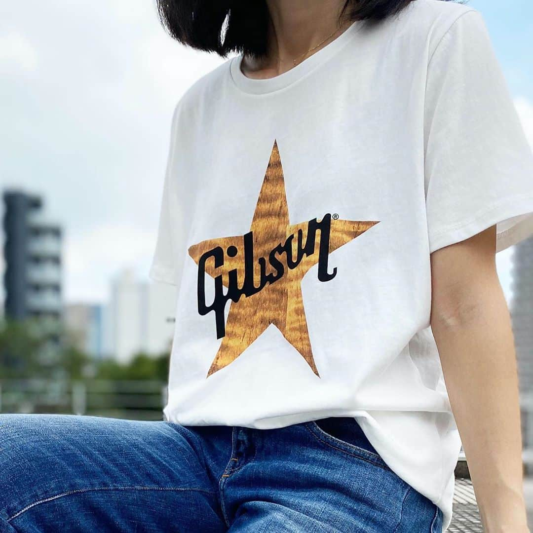 B’zさんのインスタグラム写真 - (B’zInstagram)「B’z PARTY×Gibson オリジナルグッズを販売中！！  こちらの商品は‪9月29日‬までの申し込み販売となります。B'zオフィシャルファンクラブ会員限定グッズとなりますので 購入される方はお忘れなく！  model : Men's 173cm Mサイズ着用 (2枚目) / Lady's 162cm Sサイズ着用(3枚目)  #Bz #Bzparty #Gibson #ギブソン #グッズ #コラボ #コラボ商品 #ファンクラブ限定 #Tシャツ #エコバッグ」9月23日 18時04分 - bz_official_insta