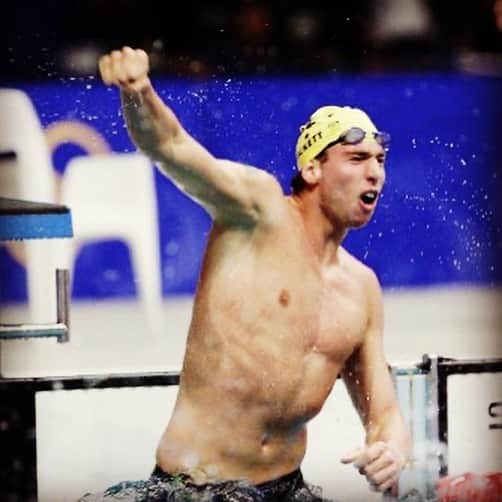 グラント・ハケットのインスタグラム：「This day 20 years ago - my first individual Olympic Gold medal. Got to race my childhood hero in Keiren Perkins, in front of a home crowd at an Olympics - who said dreams don’t come true! 🤯Thanks to @gettyimages for the then and now! #olympics #sydney #specialtimes #australia #dreams」