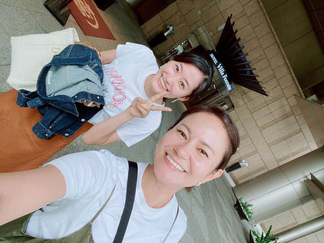 のインスタグラム：「大好きなこの子！ @takayanagi_manami  ちゃんとランチしましたっ☺️✨美しさとキラキラ健在な彼女、でも話したら最高に面白いのです！！😂笑笑　私の肝斑の話に付き合ってくれてありがとう笑笑😂 またすぐ会おうねー！！　#大好きな友達 #書道も素晴らしいけど #DIYにハマっているそうです #細すぎておばさんは心配になりましたよ #お味噌汁以外にもちゃんと食べてね Had a fun lunch time with my friend @takayanagi_manami :)) Girls time is always fun! Thanks Manami for the good time❤️ Love!!!!」
