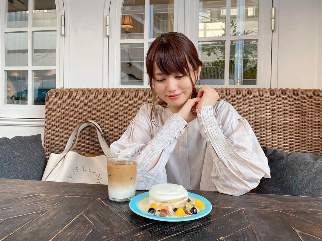 藤井ゆきよさんのインスタグラム写真 - (藤井ゆきよInstagram)「このシャツは袖のところがかわいくて気に入ってるよ  シャツ　@uhruhruhr  bag  @stellamccartney   #uhr  #ウーア #stellamccartney  #昨日の投稿のつづき #写真はいいから #早よ食べ」9月23日 18時01分 - yukihachi58