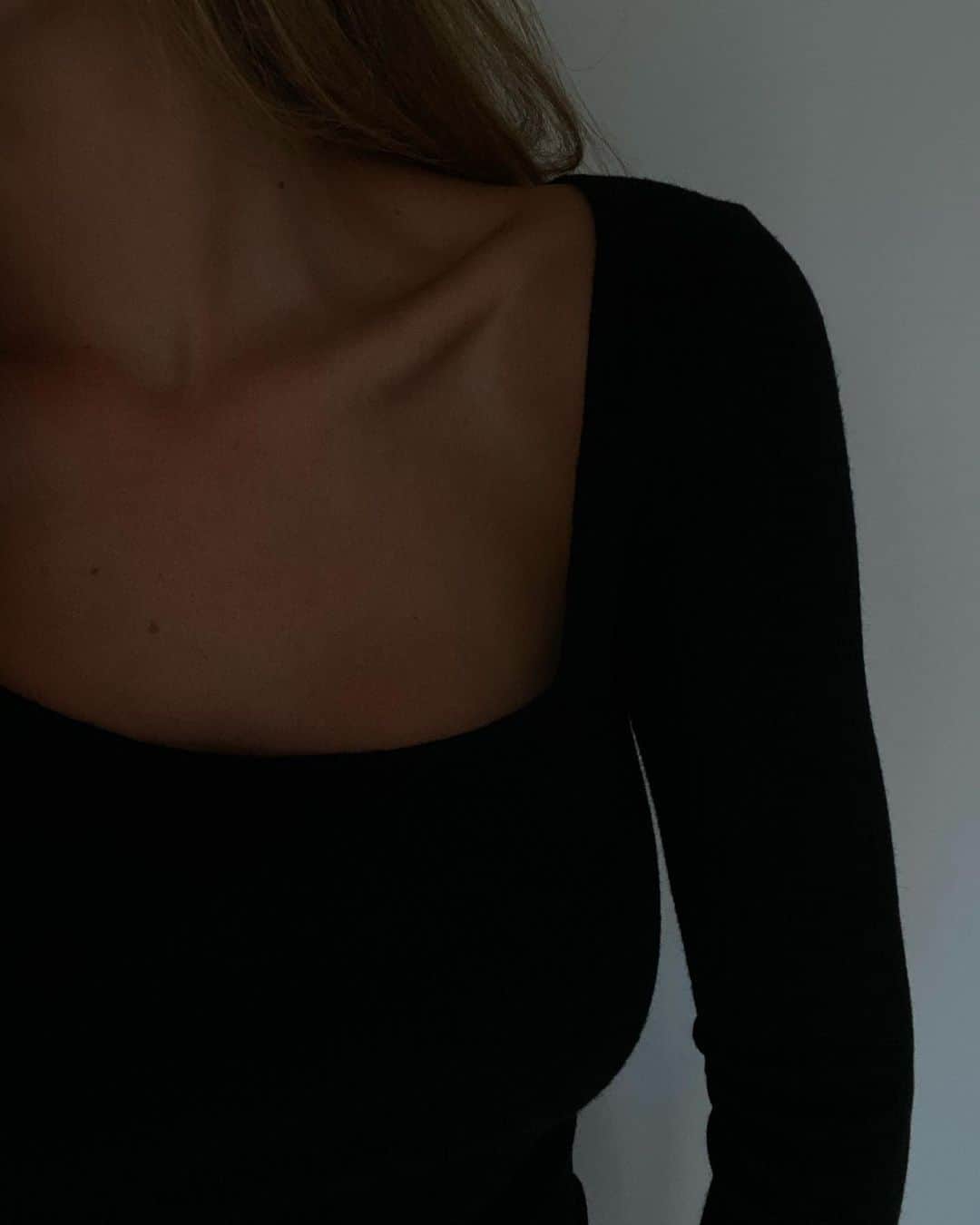 Mathilde Goehlerのインスタグラム：「This one is made for sensitive ( like myself) skin, softest material, fit, feel and comfort. I can’t describe how much I love it 🥺 #annonce..」