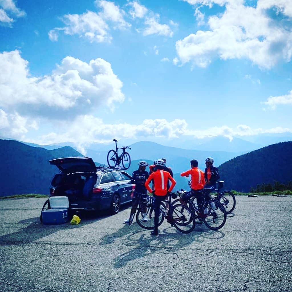 クリス・フルームさんのインスタグラム写真 - (クリス・フルームInstagram)「Sunshine & mountains 👌☀️⛰ #cycling #andorra」9月23日 18時43分 - chrisfroome