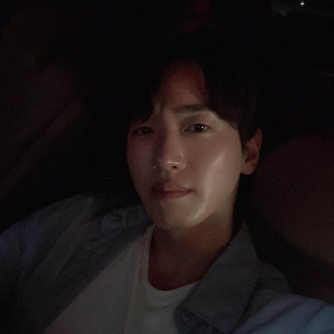 イテソンのインスタグラム：「2020.9.23 수요일 날씨 맘에 듬. 뭐 했다고 피곤...체력 거지... 흠...😢 인스타는 모르겠음...도와줄사람🙌 헤이즈 일기 덕분에 일주일 굉장히 빠르게 느껴지네 여러분도 그런가요? 오늘도 8시 알죠?~~<헤이즈 일기>」