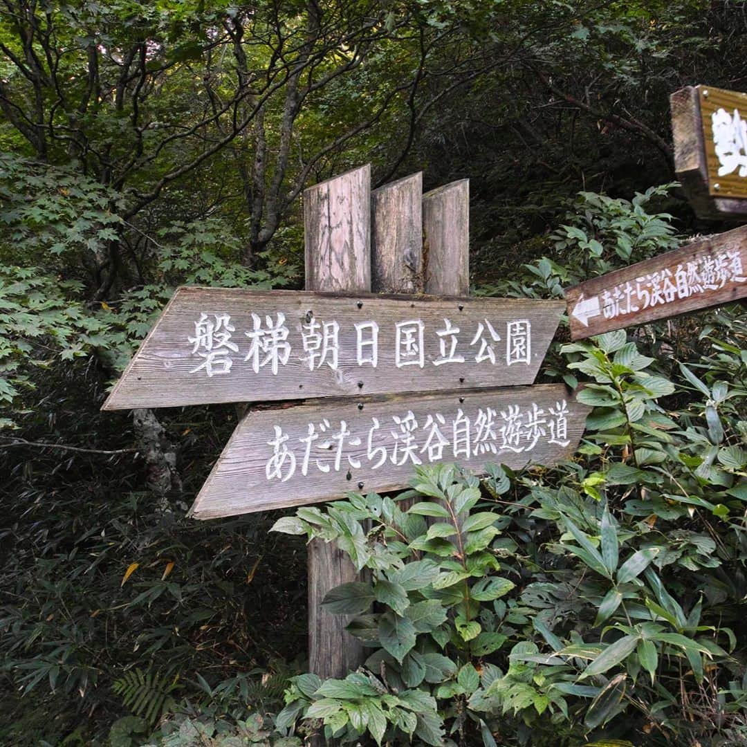 飛河蘭さんのインスタグラム写真 - (飛河蘭Instagram)「登山記録⛰ 地元である福島の山！ 安達太良山に登ってきました〜☀️ すごく楽チンなのに火星にいるかのような景色😳 死ぬまでに百名山登りたいな〜☺️  #安達太良山 #登山 #山女 #百名山チャレンジ  #登山記録」9月23日 18時44分 - chihiro94ran