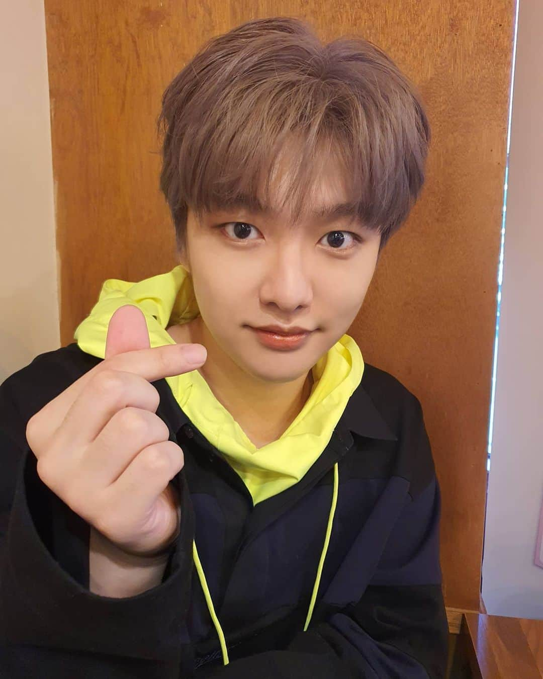 CROSS GENE（クロスジン）のインスタグラム：「⠀ [📢] ⠀ 신원호 MU:CON Online 2020 출연 안내 　 ✔ 2020.09.24 22:40 (KST) ✔ Showcase Stage C ⠀ 본 쇼케이스는 유튜브 코카뮤직(KOCCA MUSIC), 카카오TV를 통해 시청 가능하오니, 많은 시청 바랍니다! ⠀ http://mucon.kr/showcase/schedule ⠀ ⠀ [📢] ⠀ SIHN WONHO MU:CON Online 2020 出演案内 ⠀ ✔ 2020.09.24 22:40 (KST) ✔ Showcase Stage C ⠀ 本Showcaseは、Youtube KOCCA MUSIC, KAKAO TVでご視聴頂けますので、ぜひ見てください！ ⠀ http://mucon.kr/showcase/schedule ⠀ #신원호 #シンウォンホ #SHIN #SHINWONHO #뮤콘 #뮤콘2020 #MUCON」