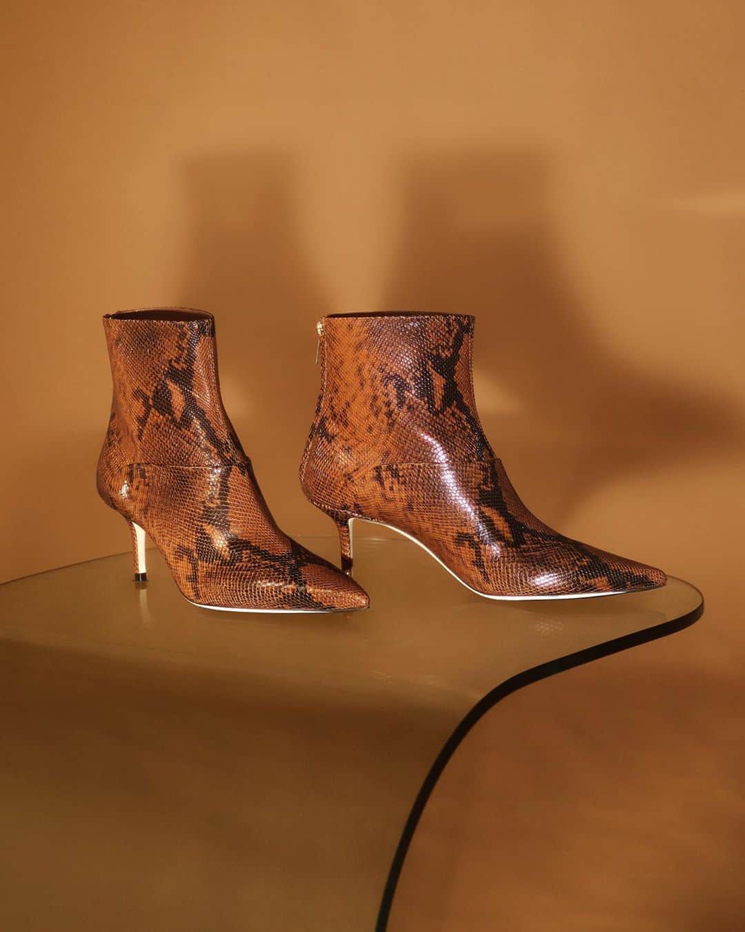 のインスタグラム：「When your current style heroes are more Victorian than modern, we've got just the boots to complete the look.   Shop all your favorite Instagram looks, just visit #linkinbio」