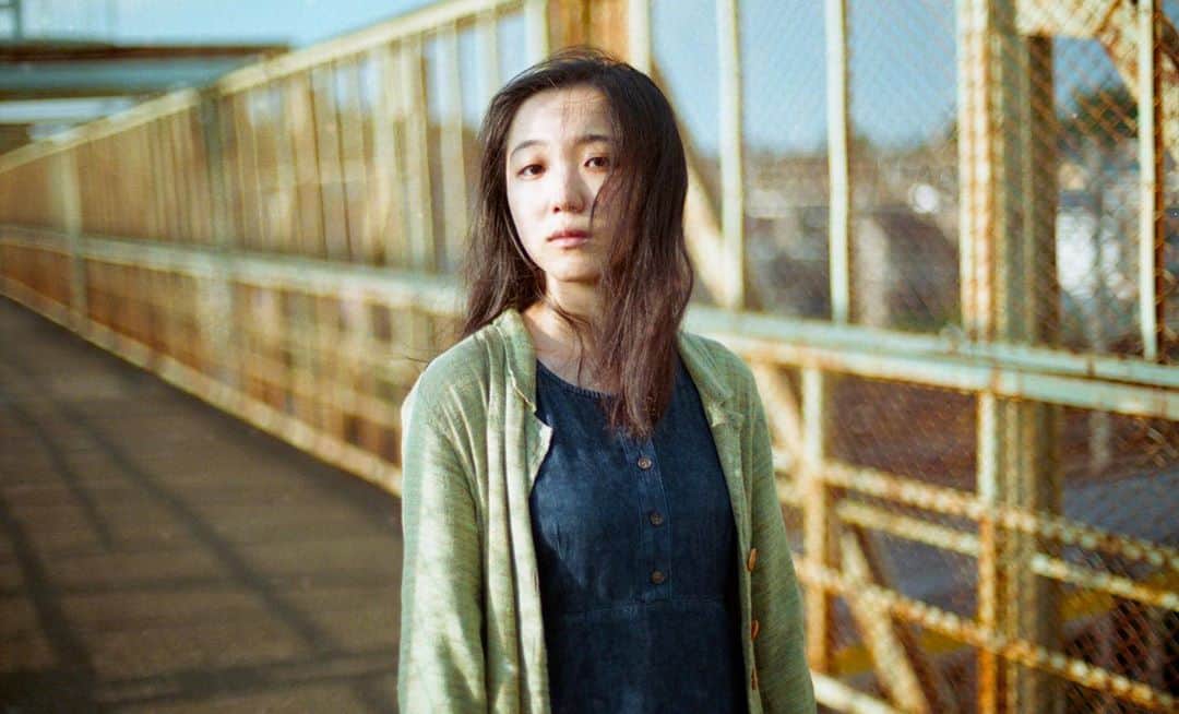 加藤才紀子のインスタグラム：「26歳、夏。通り雨のあと。今尾監督作品ではお馴染みの太宰橋にて。　#加藤才紀子」