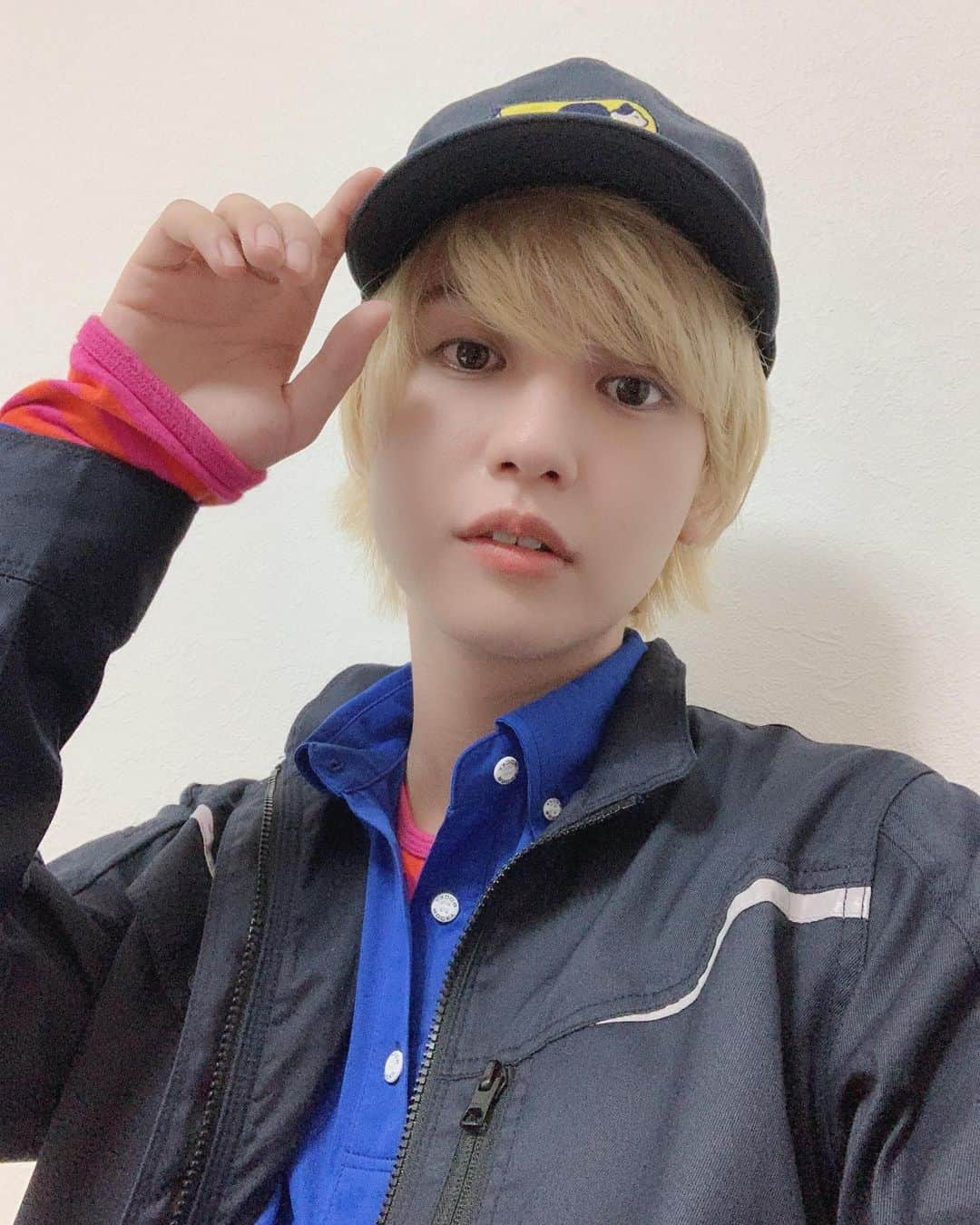 ゆうたろうさんのインスタグラム写真 - (ゆうたろうInstagram)「👦🏼情報解禁👦🏼﻿ ﻿ テレビ東京 木ドラ25﻿ 『30歳まで童貞だと魔法使いになれるらしい』﻿ ﻿ に綿矢湊役で出演させて頂きます！！！﻿ ﻿ ﻿ やっと言えたー😭💭👏🏻﻿ 金髪に染めたのはこちらの作品の為でした…絶賛撮影中ですがしっかりと対策しつつ、とても楽しい平和な現場なのです…﻿ ﻿ そしてここからは個人的な事になるんだけど、是非原作を手に取って読んで欲しいのです…僕は正直初めてBL作品を読んだんだけど、本当に男とか女とか関係なく純粋に恋してる人たちのお話で、可愛くて、ピュアで、1巻から読んでてニヤニヤが止まりませんでした。5巻発売がほんとに楽しみ。湊くんにも是非注目です！﻿ ﻿ ドラマは10月8日（木）深夜1時スタートです！﻿ ﻿ 絶対見てねー！！！👦🏼✌🏻💛  #30歳まで童貞だと魔法使いになれるらしい #略して #チェリまほ　#湊くん楽しみにしててね　#👦🏼」9月23日 19時00分 - aaaoe__