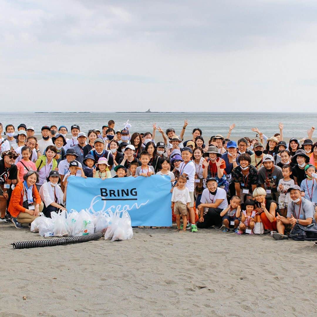 orgabitsさんのインスタグラム写真 - (orgabitsInstagram)「【BRING Ocean】 本日はちょっとORGABITSではないことについての投稿です。  9/19に日本環境設計様が主催したBRING Oceanビーチクリーンイベントに参加してきました@茅ヶ崎  多業種の方々が参加され、海洋ゴミについての勉強にもなるとても素敵なイベントになりました。  BRING Oceanは、クリーンアップ活動で回収したペットボトルをリサイクルし、環境負荷をできるだけ抑えた新たな製品として甦らせる取り組みです。  こうした、一般の方が参加できる、服を作る人と買う人とが繋がれるイベントがORGABITS以外でも広がるとよいなと思いました。  #BRING #BRINGOcean #ビーチクリーン #organic #オーガニック #cotton #コットン #organiccotton #オーガニックコットン #綿 #綿花 #人にやさしい #地球にやさしい #やさしいくらし #オーガビッツ #ちょっとくらいがちょうどいい #地球のためにちょっと良いこと」9月23日 19時06分 - orgabits